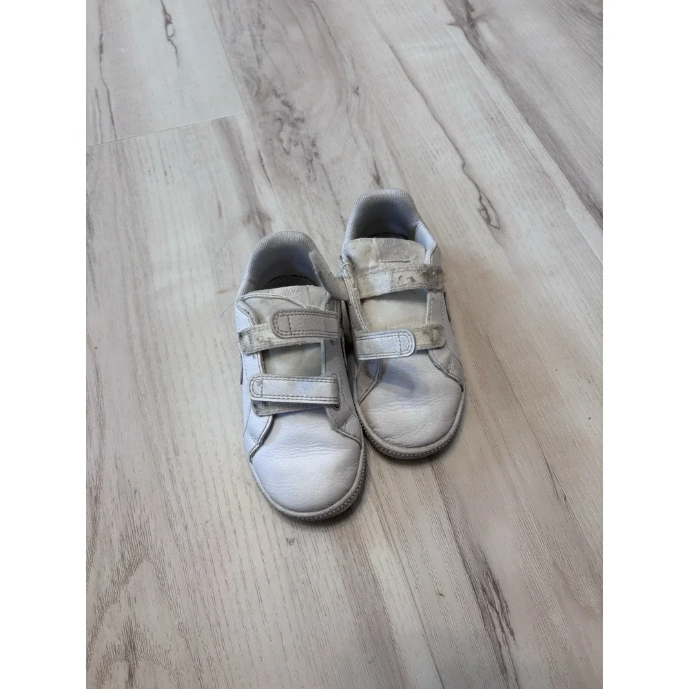 white Nike Court Royale toddler sneakers‎ with hook-and-loop closure Size 9C